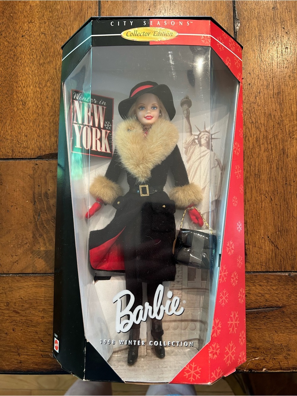 Vintage Barbie Winter in New York Collector Doll 1998 - Picture 3 of 5